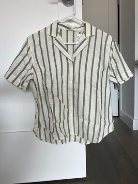 Linen blend open collar shirt. Striped.